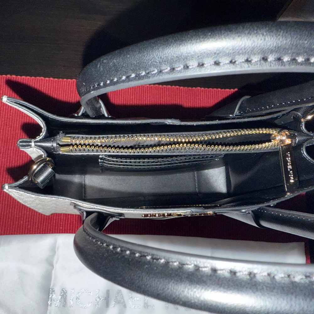 Michael Kors Mercer Medium Two-Tone Logo Bag - Picture 3 of 4